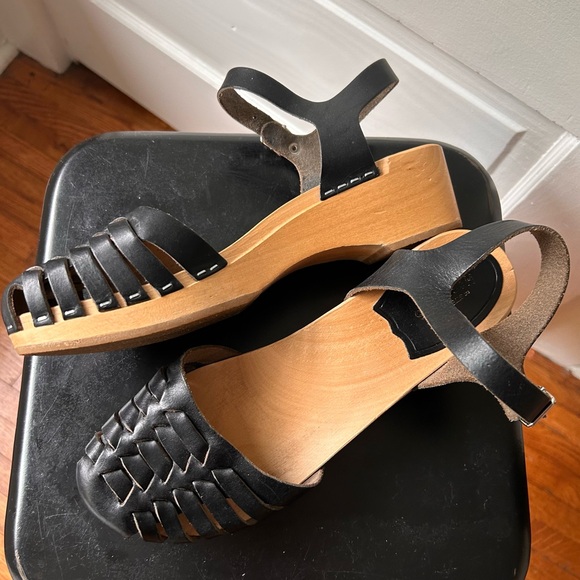 Swedish Hasbeens Woven Black Low Heel Clogs - Picture 7 of 10